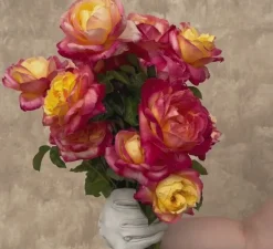 Heirloom Roses Love & Peace® Online